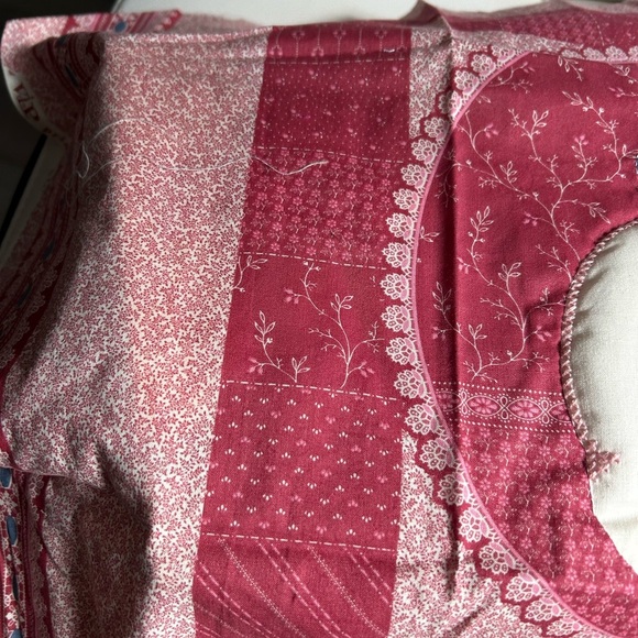 4/$50 vintage pillow throws Elegant Cat Patterned Quilt for Pets 🪡 - Picture 4 of 7